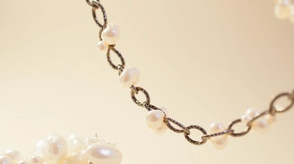 L'éclat subtil des colliers chaîne argent : tendances, associations et conseils personnalisés